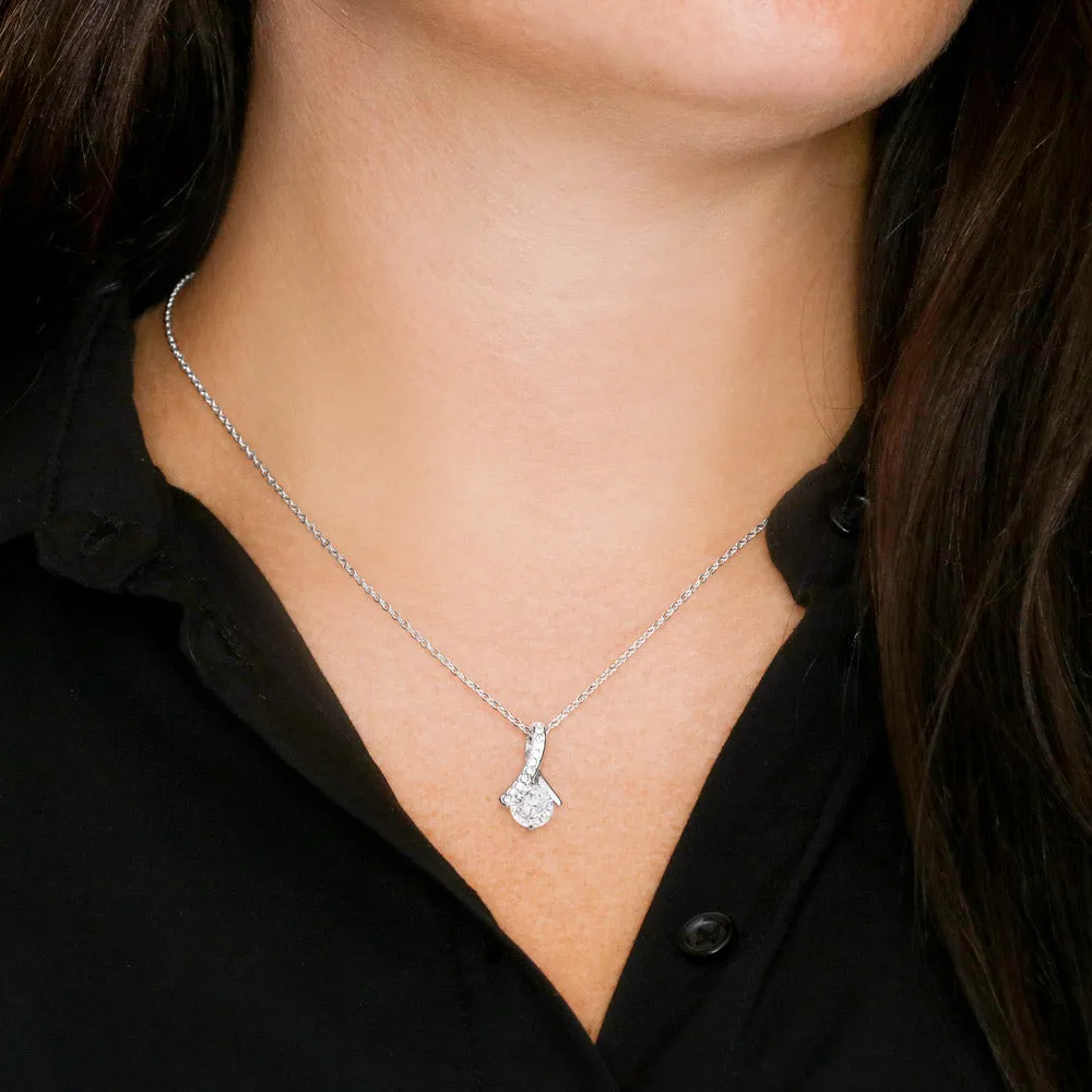Modern Alluring Beauty Necklace for your Darling Wife